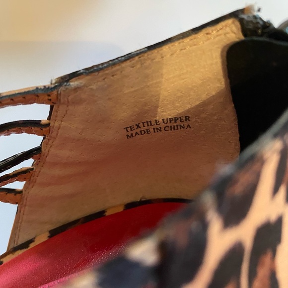 Seriously sexy Betsey Johnson animal print heels! - Picture 7 of 9